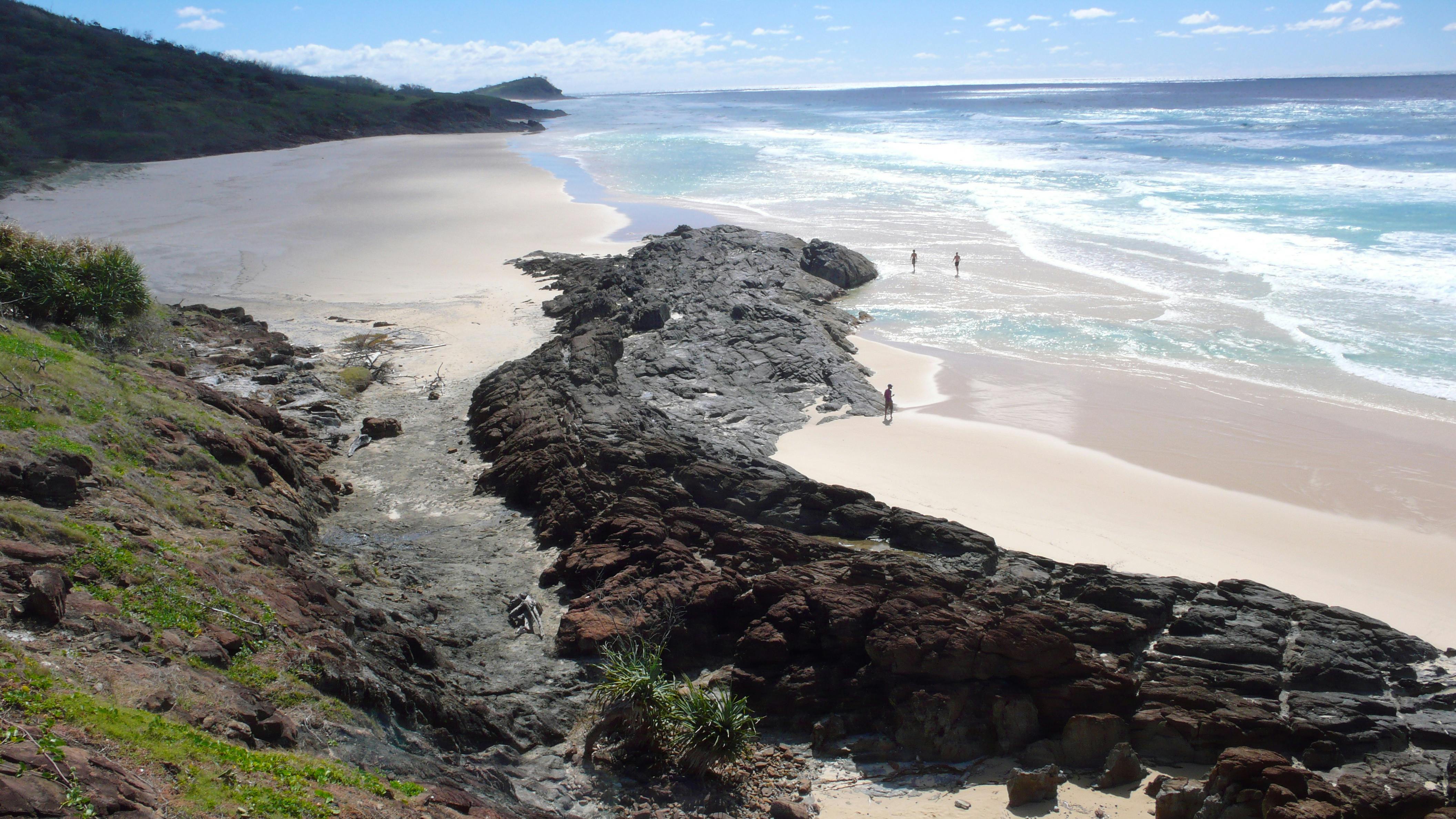 98 Beach day tour Champagne Pools to Waddy Point
