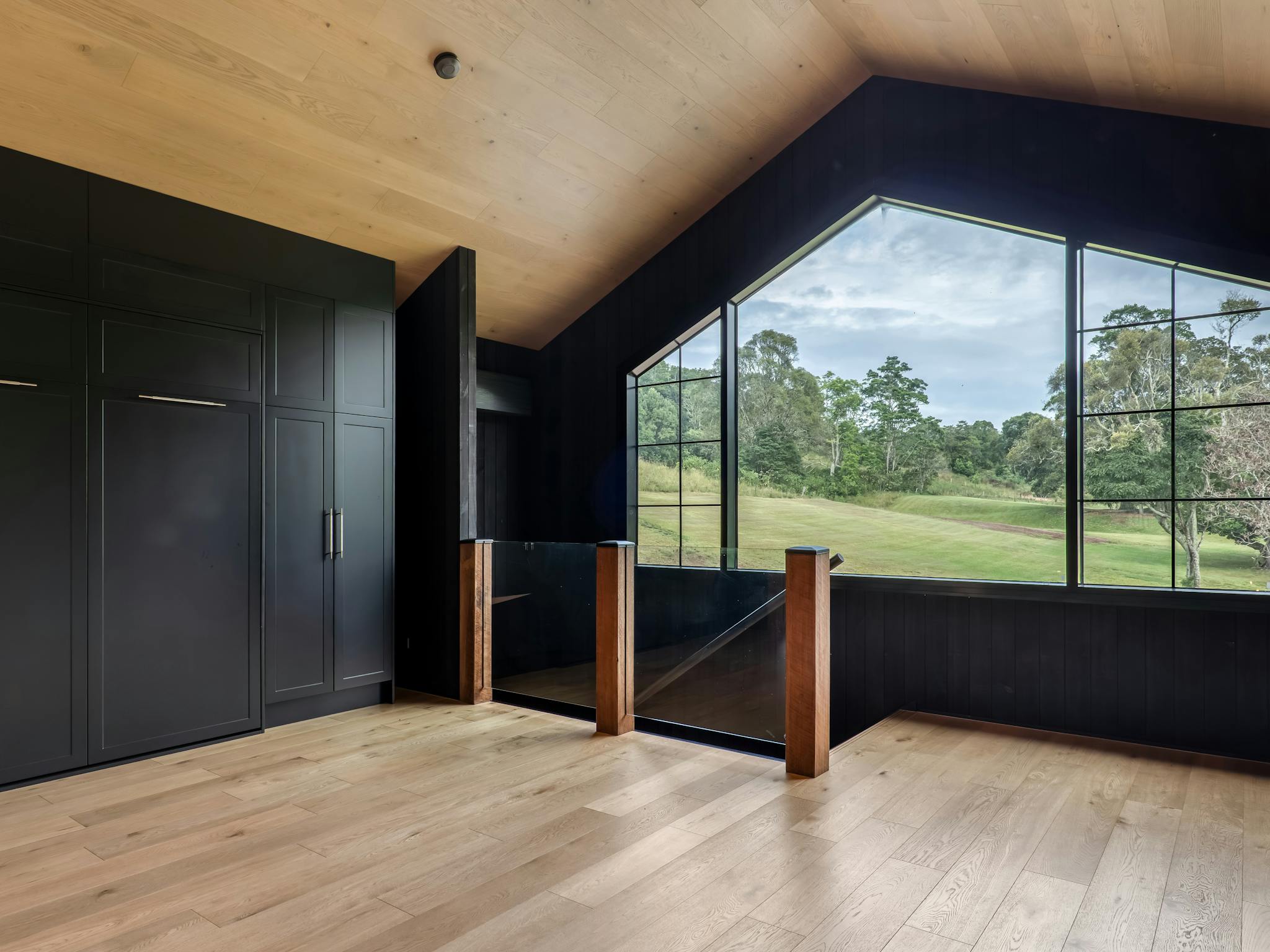 Pull down bed and office / lounge space