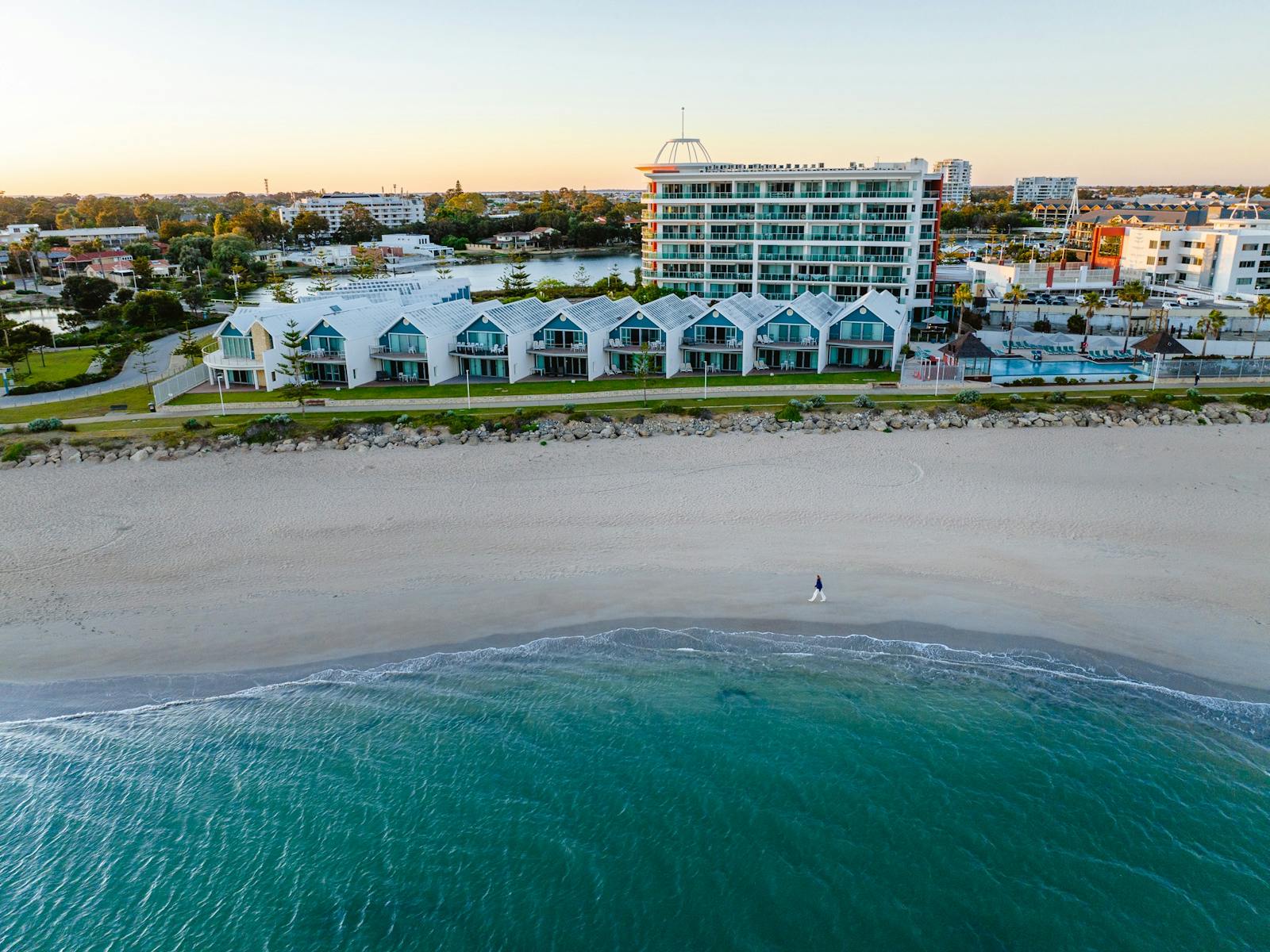 Seashells Resort Mandurah and Town Beach