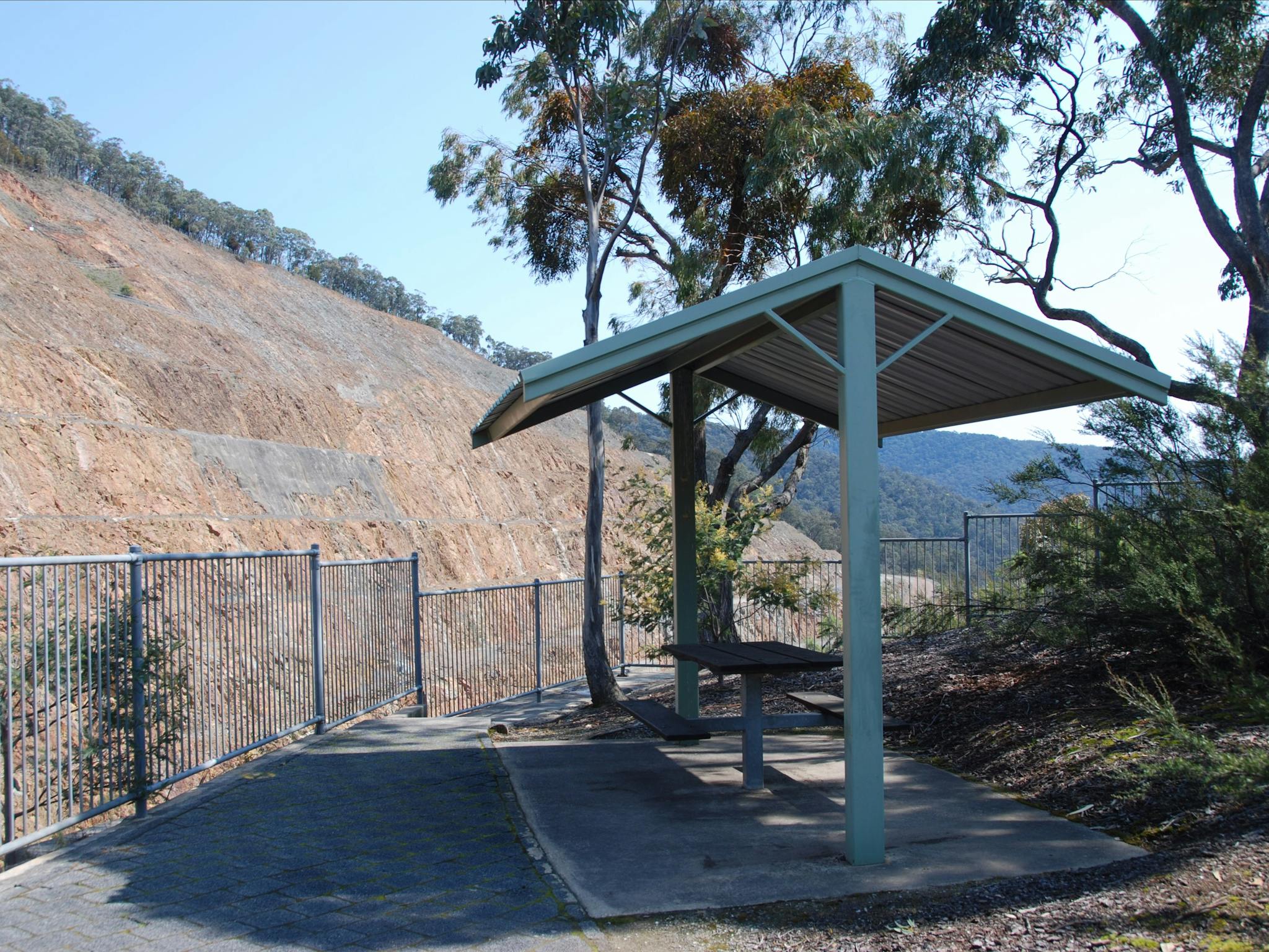 Dartmouth Dam Wall Picnic Area