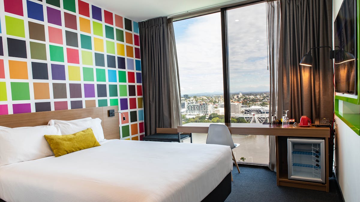 ibis Styles Brisbane - Wallpaper & Views
