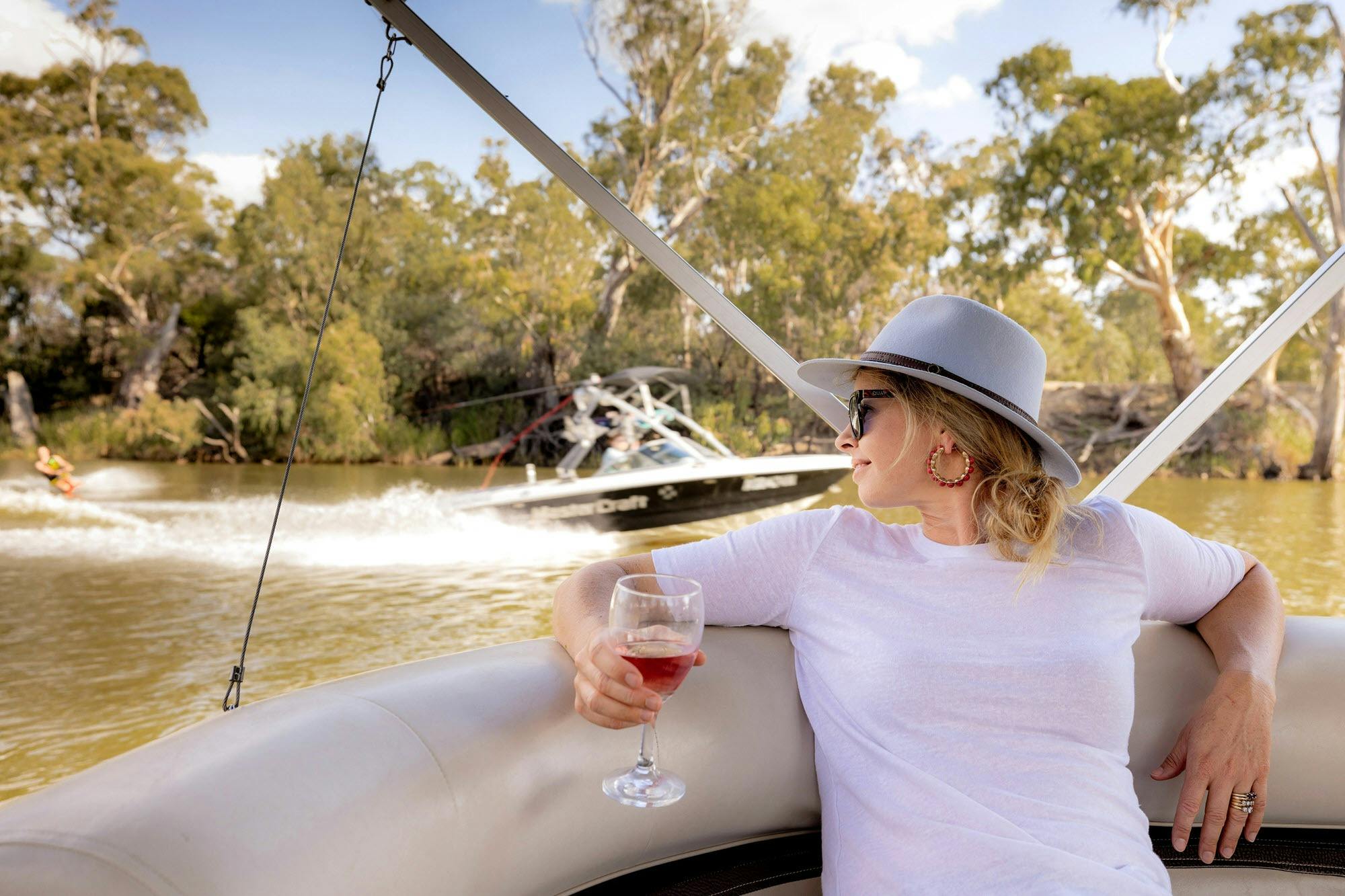 BIG4 Deniliquin Pontoon Boat Hire