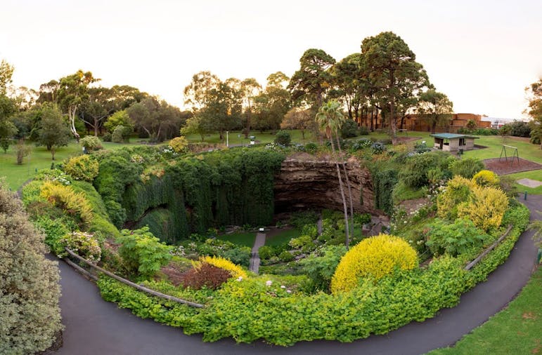 Umpherston Sinkhole Walking Tour