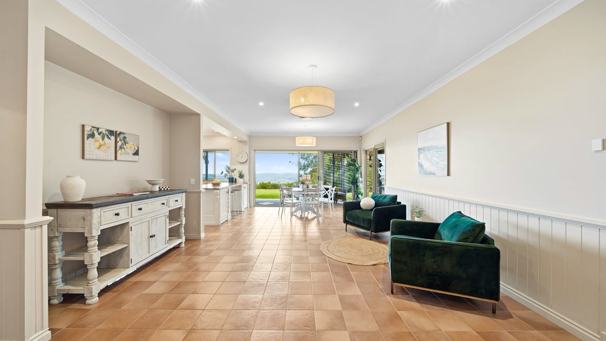 lounge dining