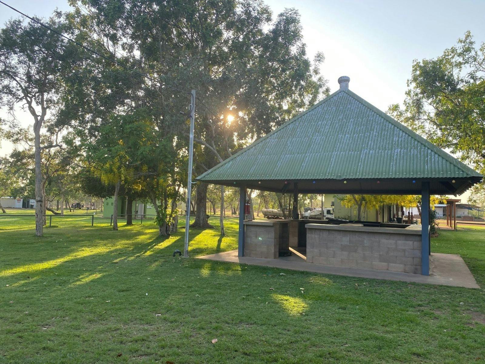 BBQ Area Hells Gate Roadhouse