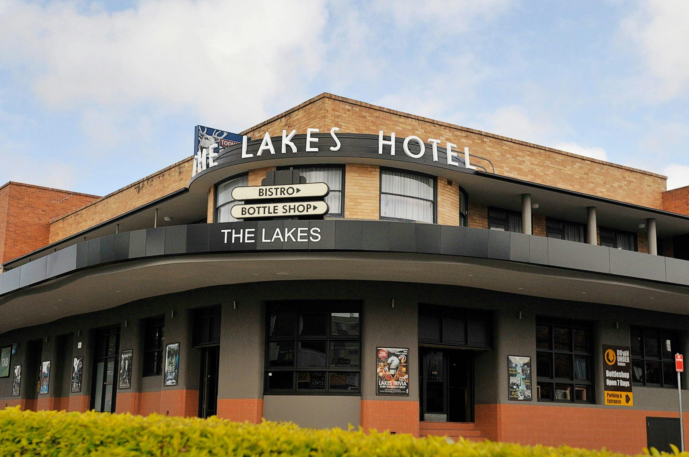 The Lakes Hotel, The Entrance NSW Holidays & Things to Do, Attractions and Events