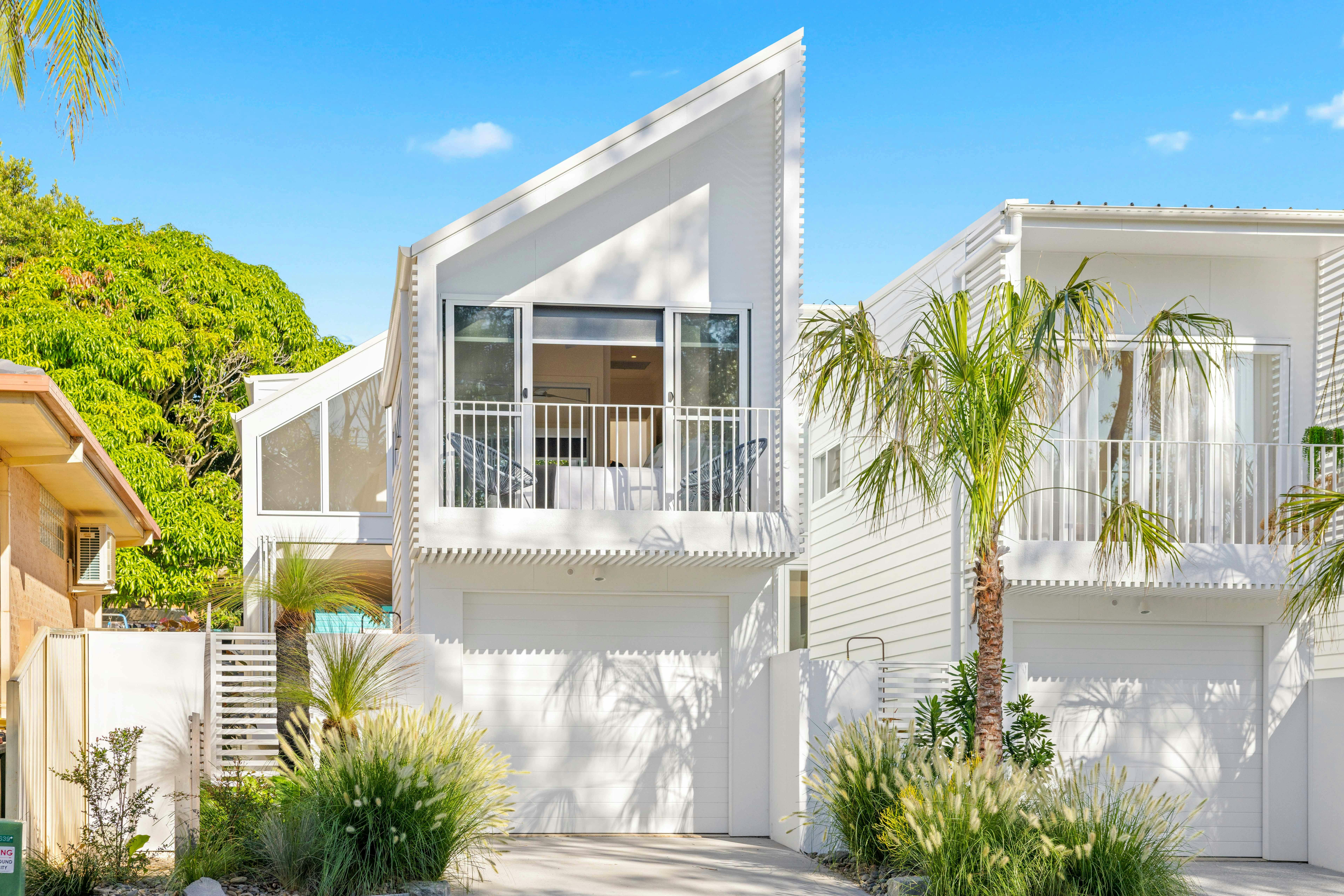 Noahs Beach House at Flynns