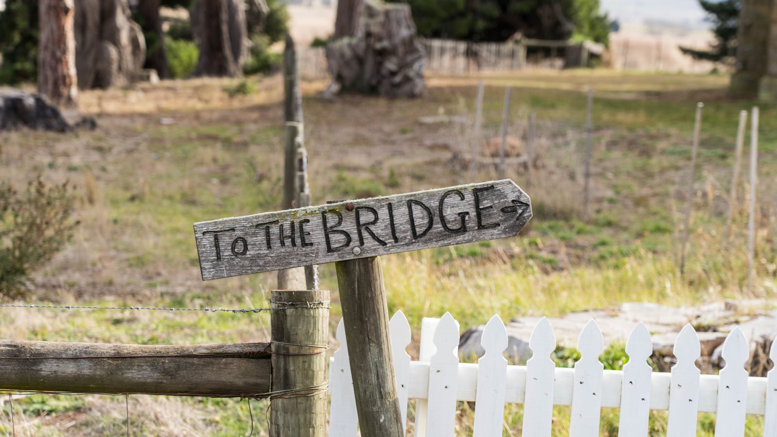 Direction to the Ross Bridge