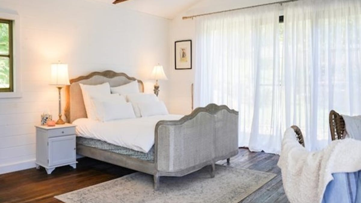 Studio - Bedroom