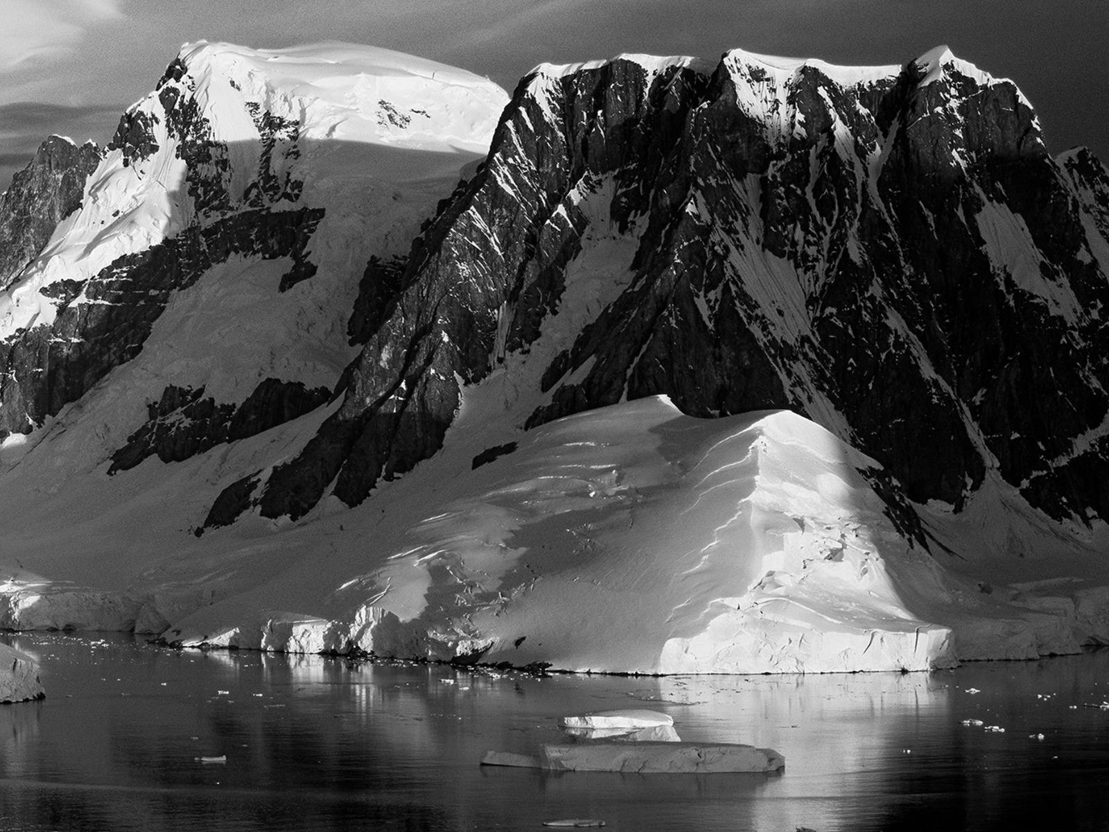 Evening light Lemaire Channel © David Neilson