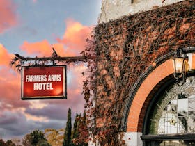 Farmers Arms Hotel Daylesford entry