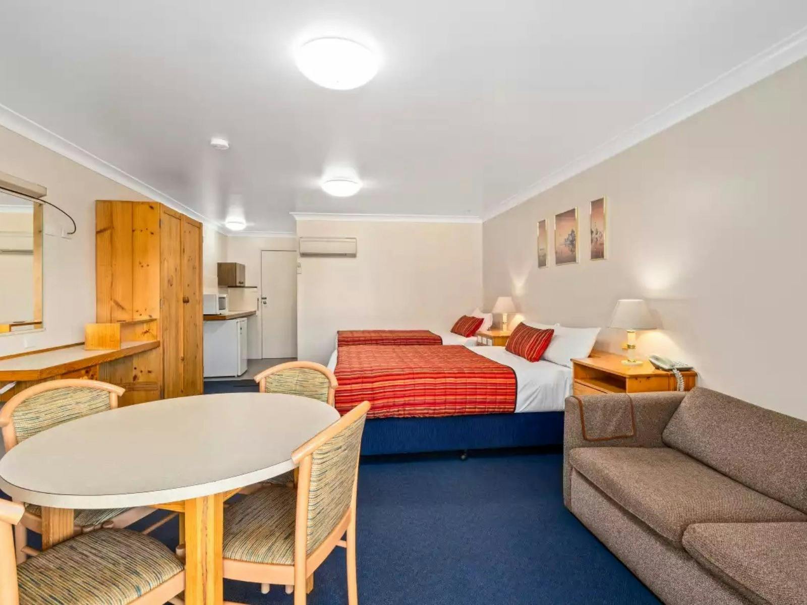 Econo Lodge Alabaster edit1