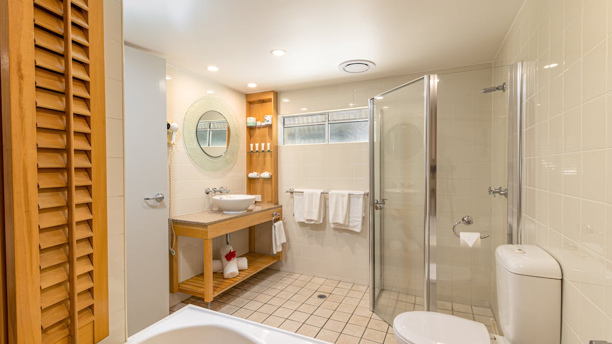 Superior Spa Suite Bathroom