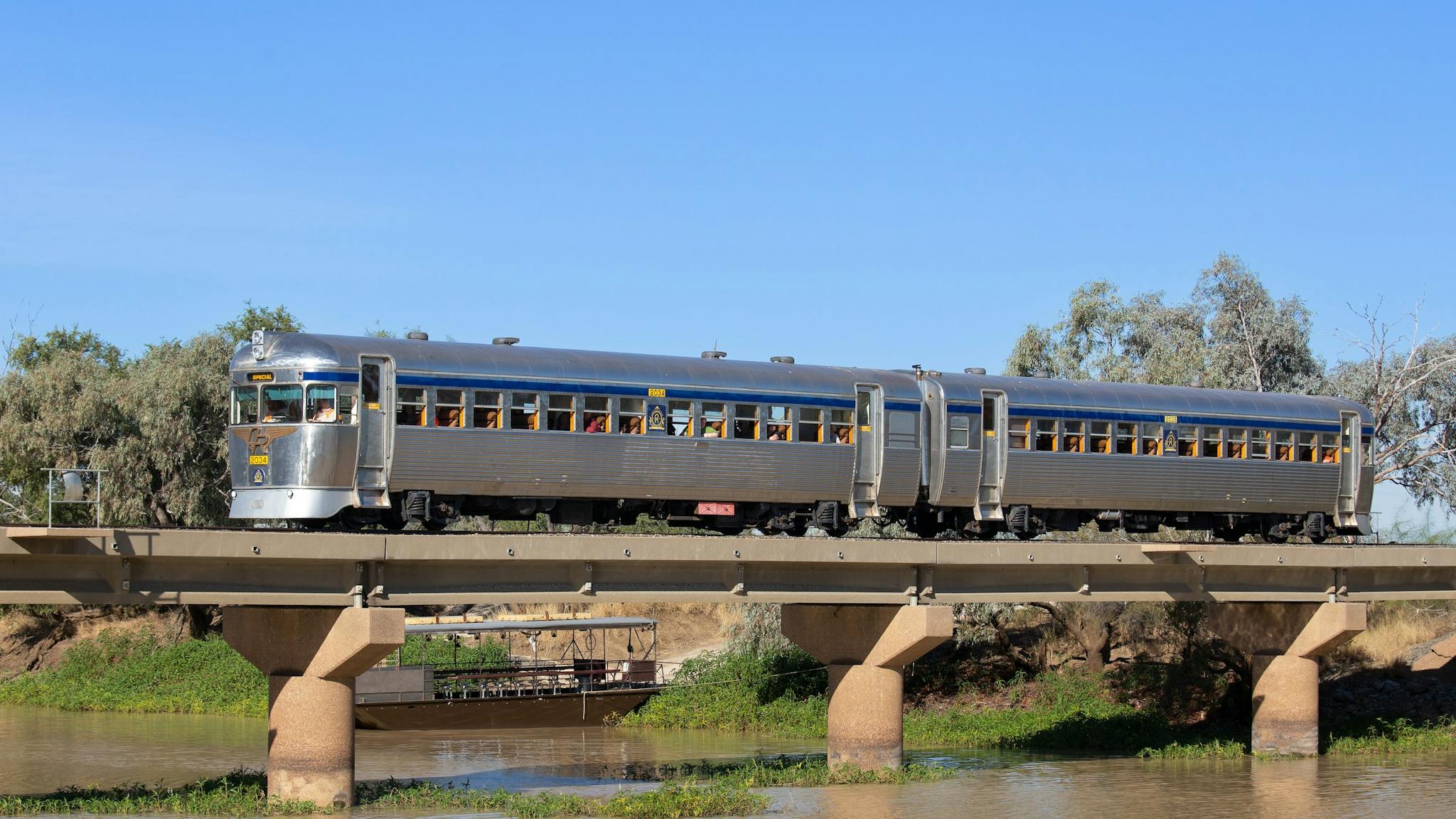 Railmotors over the Darr River Railmotors over the Darr River