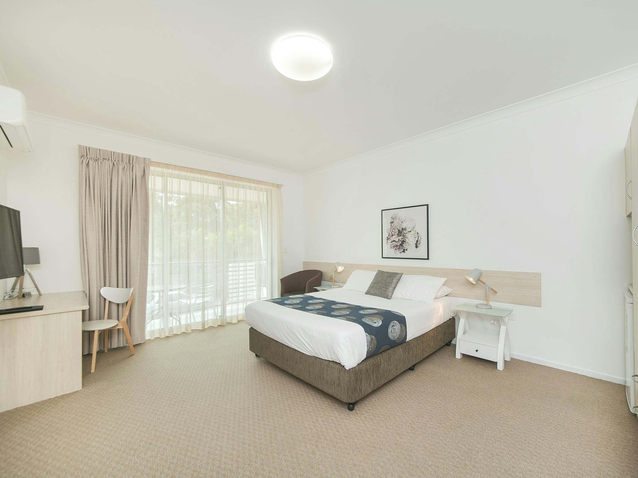 Queen Bedroom Queen Bedroom