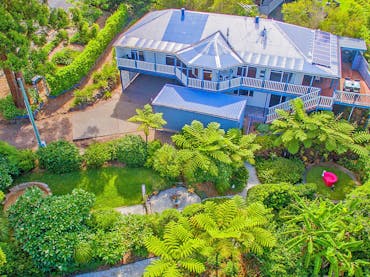 Perched between the peak of Eagle Heights and the scarp of Tamborine Mountain Perched between the peak of Eagle Heights and the scarp of Tamborine Mountain