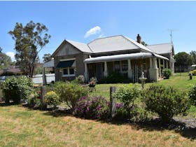 Henty Homestay B and B