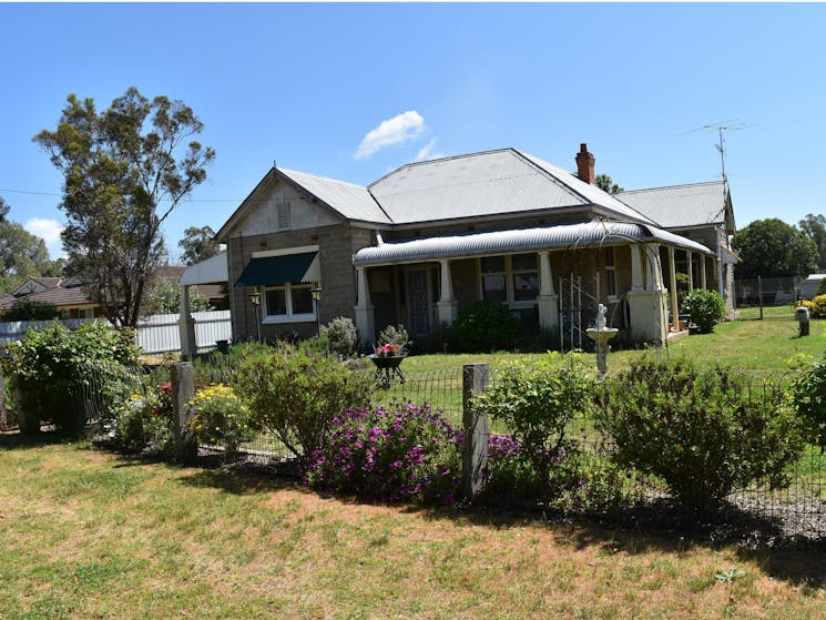 Henty Homestay