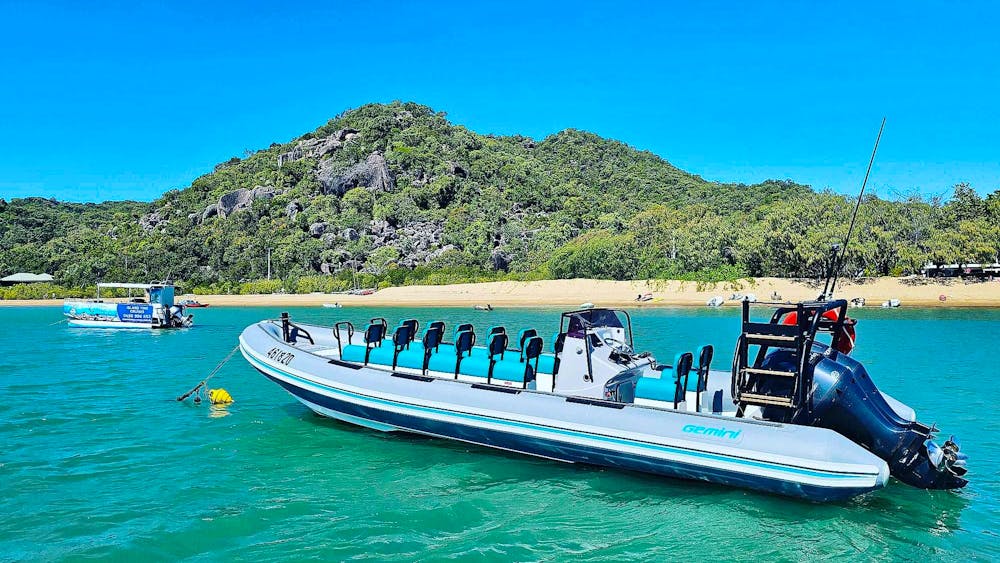 360 Magnetic island