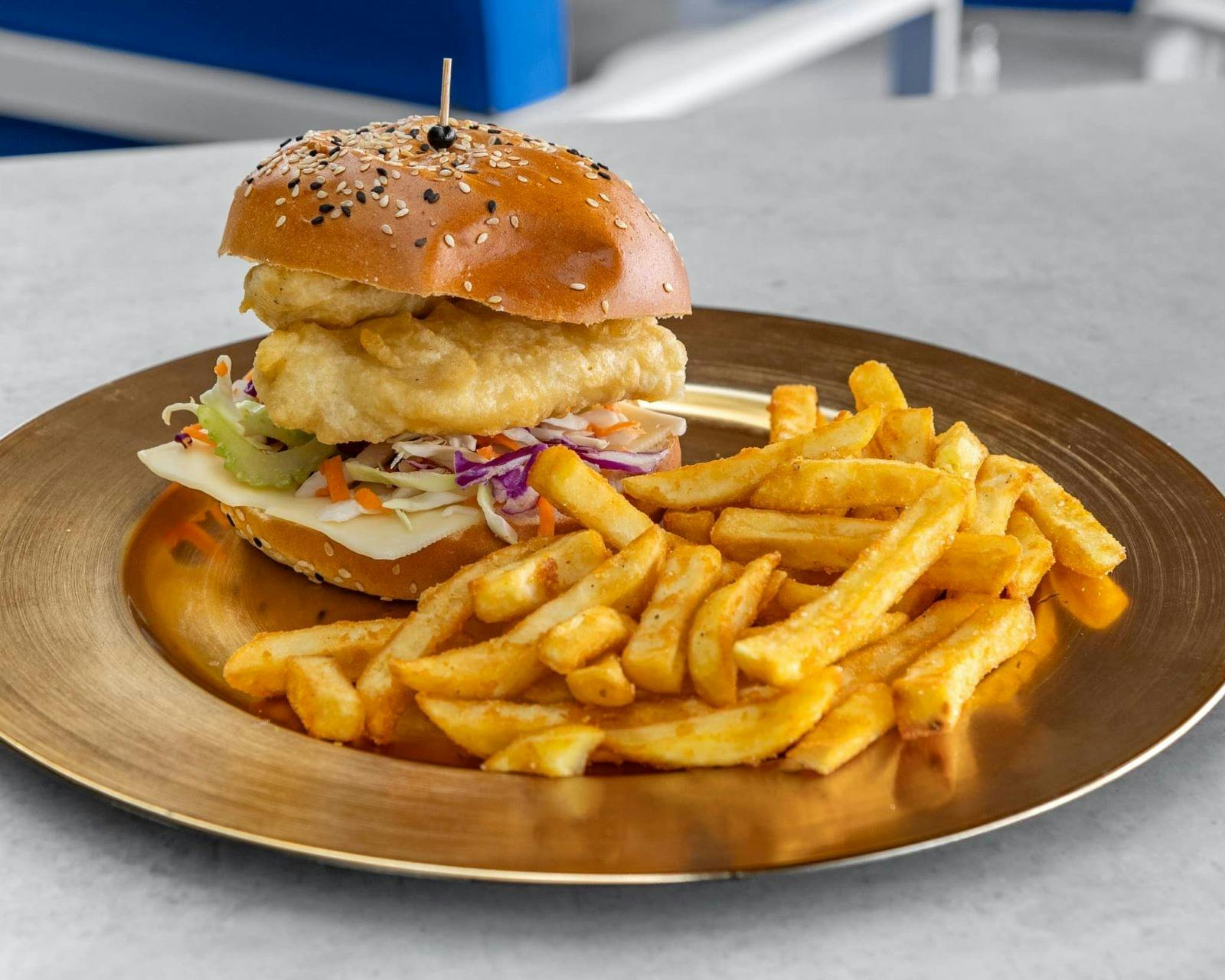 Blue Fin & Marina Burger overlooking the sparkling waters at the Marina