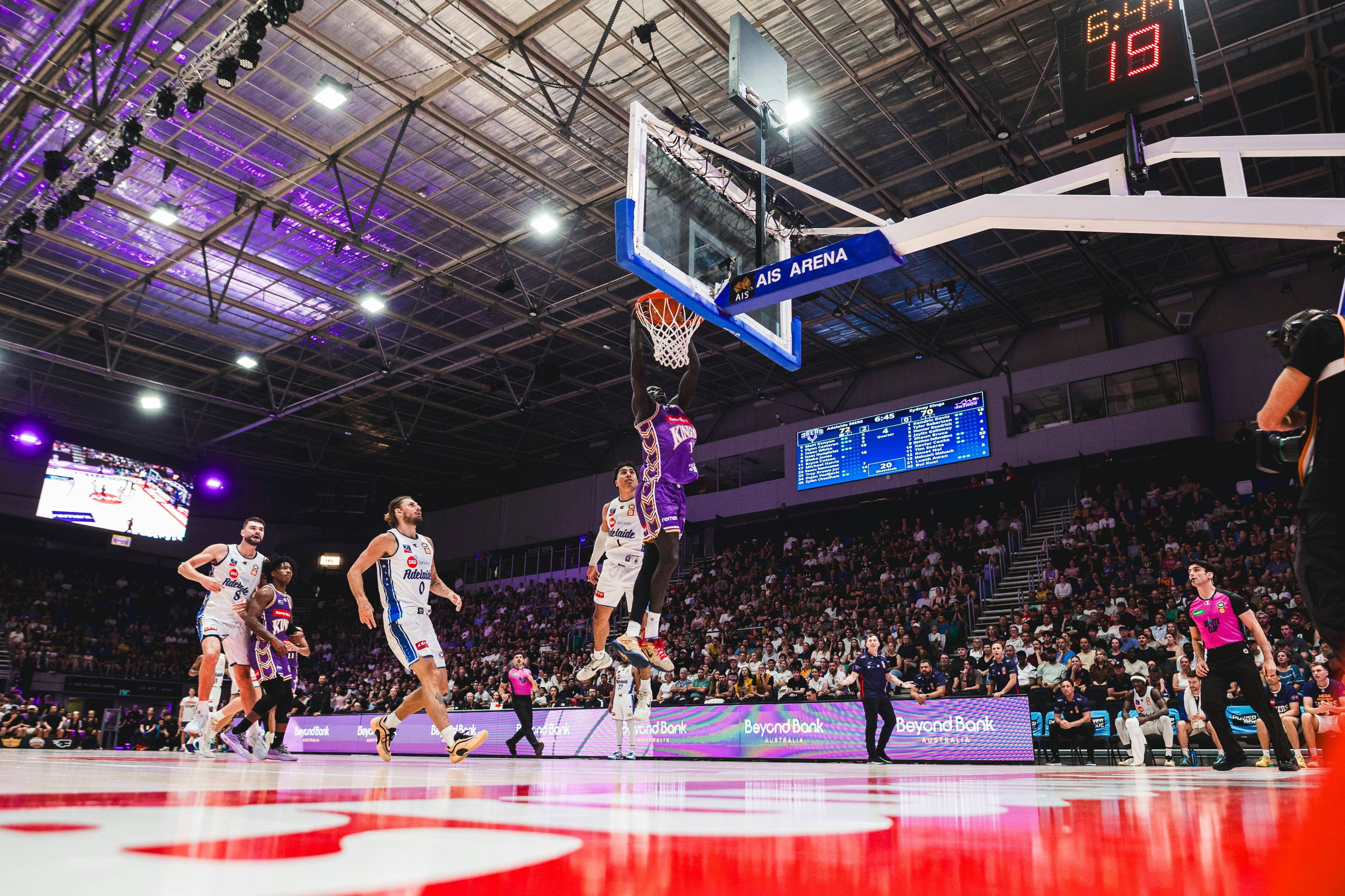 Kings dunk in game against 36ers