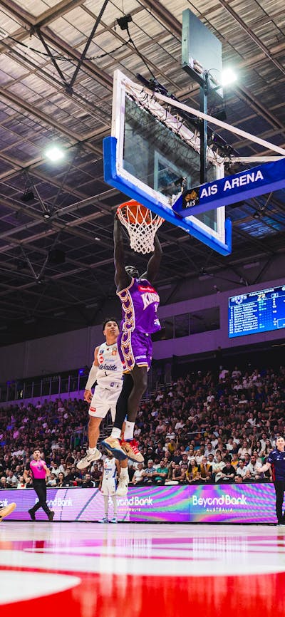 Kings dunk in game against 36ers
