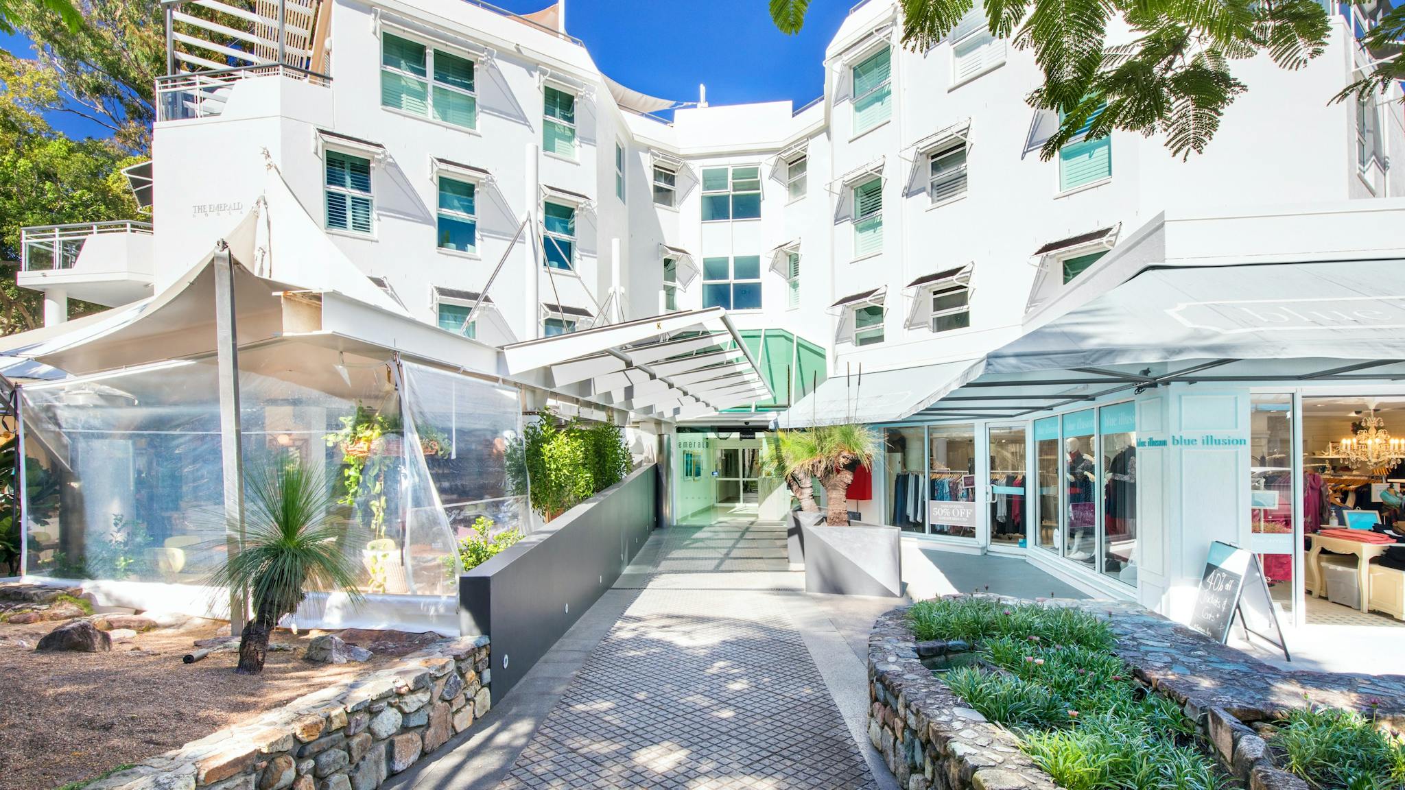 entranceway to Emerald Resort Noosa entranceway to Emerald Resort Noosa