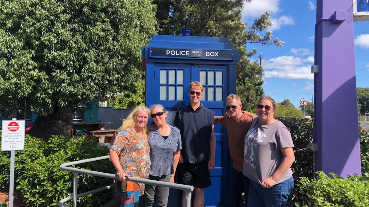 Free Tardis photo stand