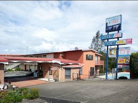 Riverview Motor Inn
