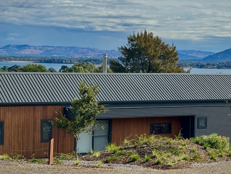Picture of lodge and view of lake hume