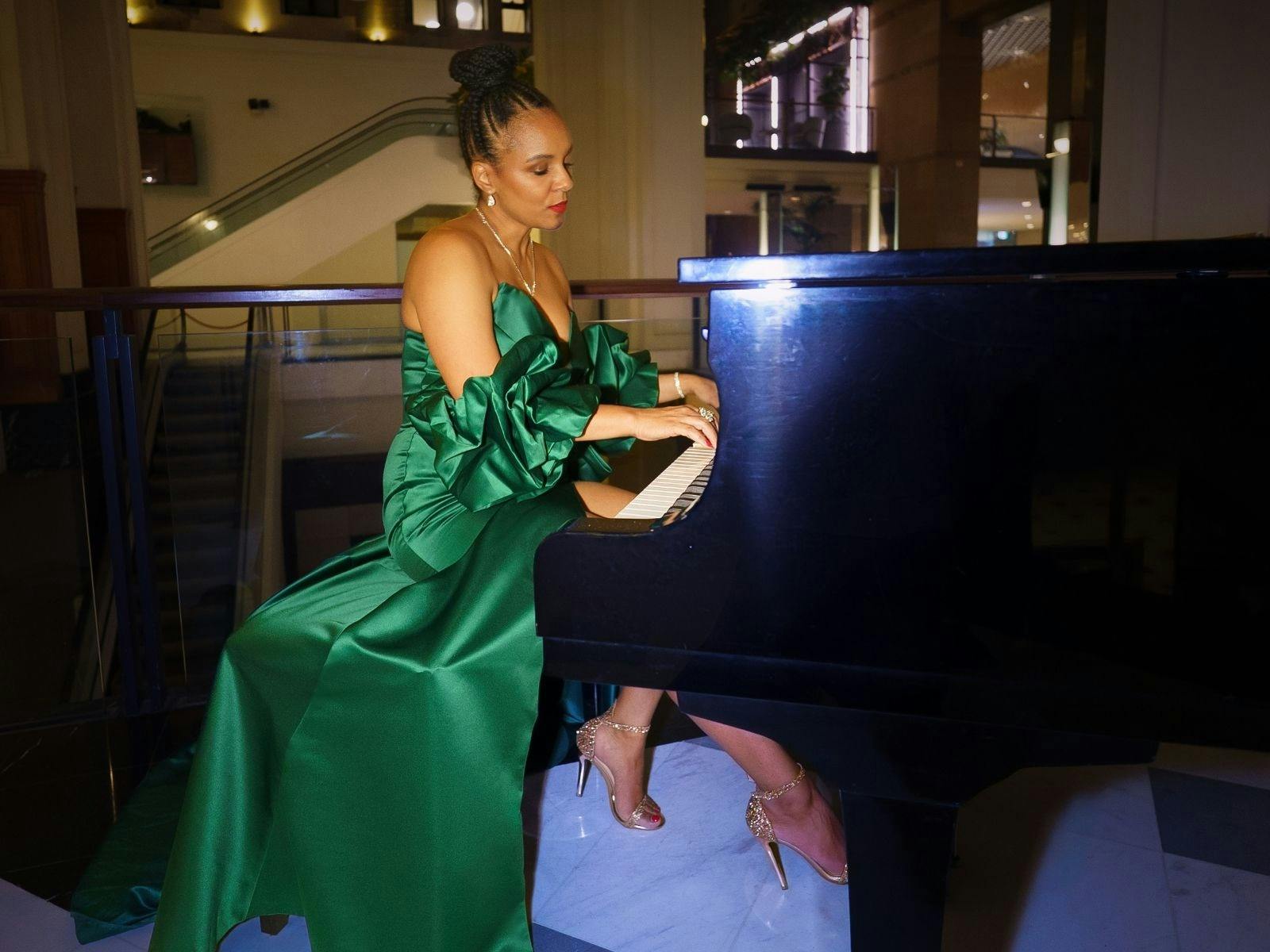 lujza on piano