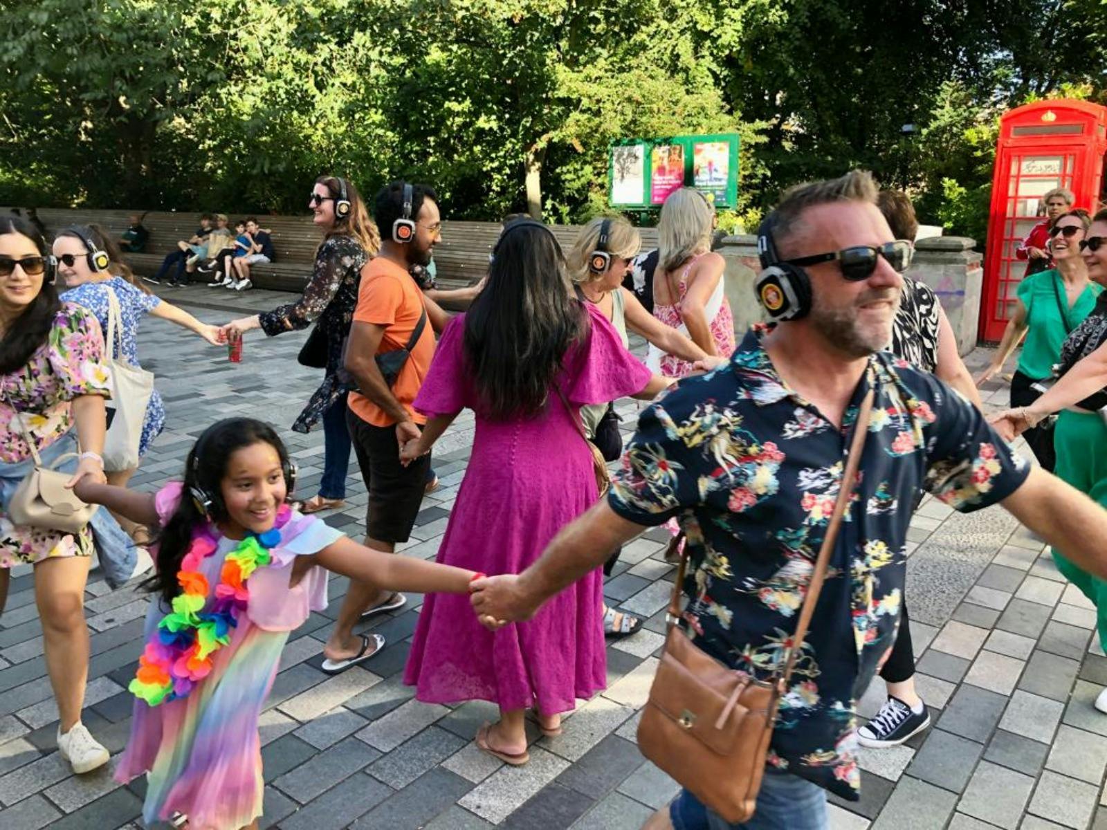 Guru Dudu Silent Disco Walking Tour, Brisbane Tour, See Brisbane, Fun Visit Brisbane activity, dance