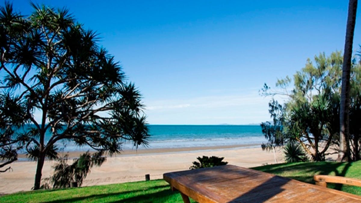 Beachfront Zilzie Holiday Home and Cottage