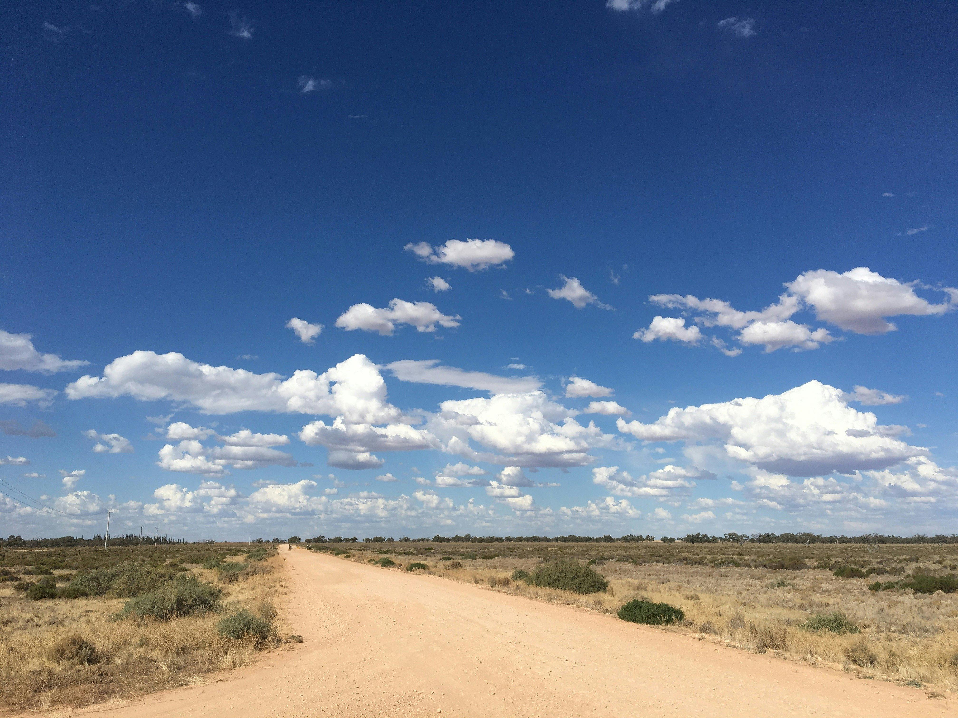 길고 "직선" 도로