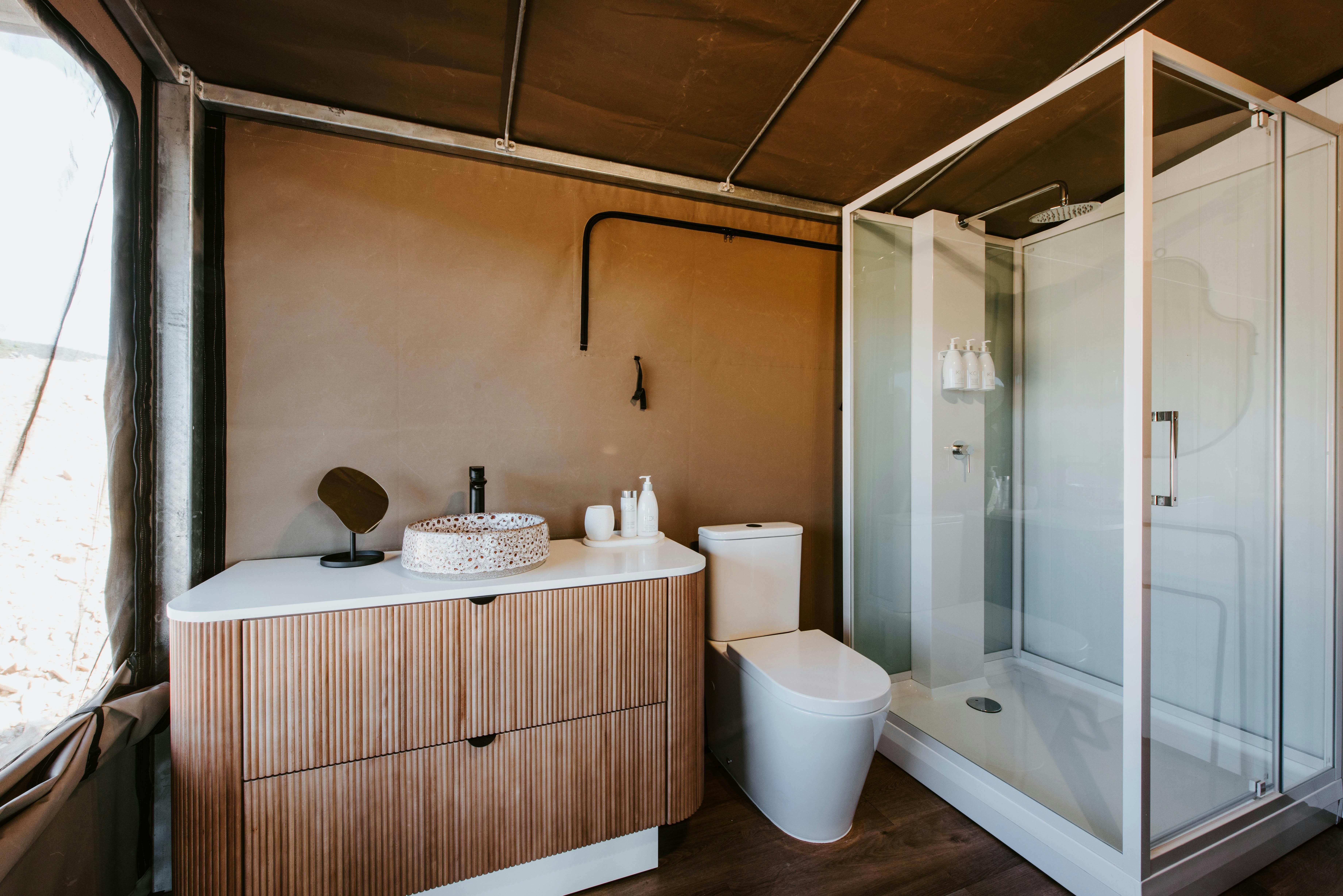 Glamping - Fairywren - Ensuite Bathroom