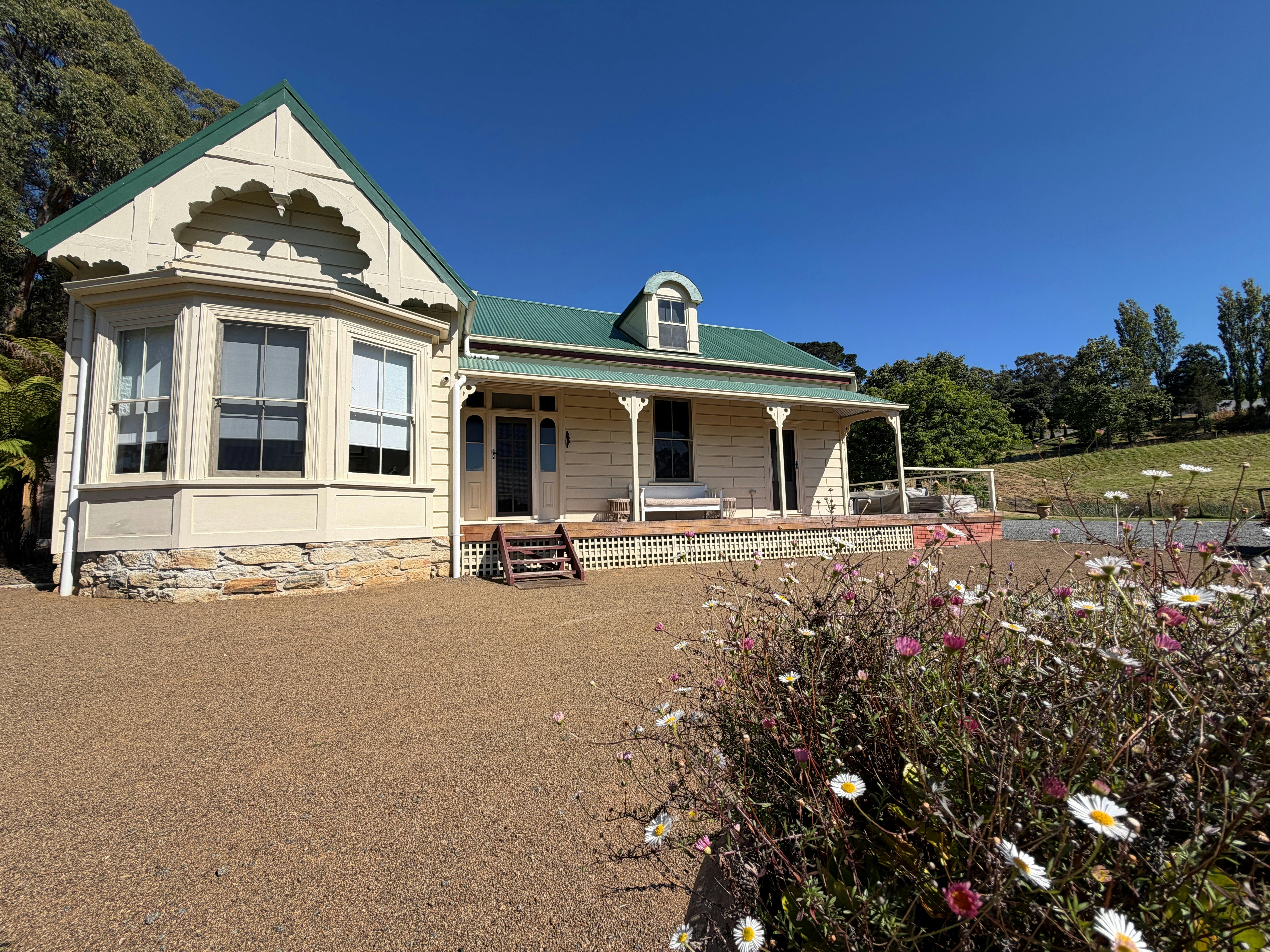 The Cottage At Flowerpot East Face