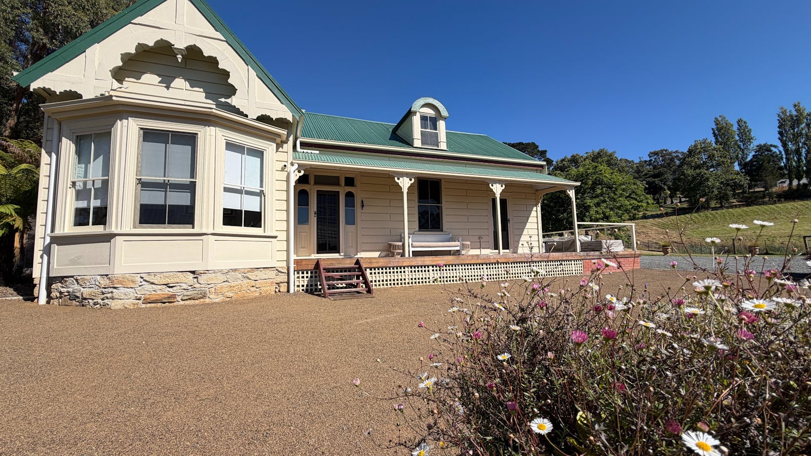 The Cottage At Flowerpot East Face