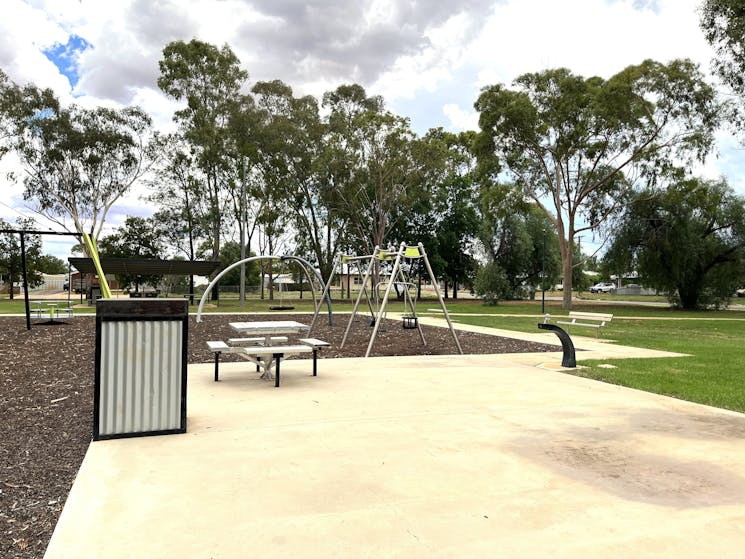 Dalton Park picnic table and drink fountain