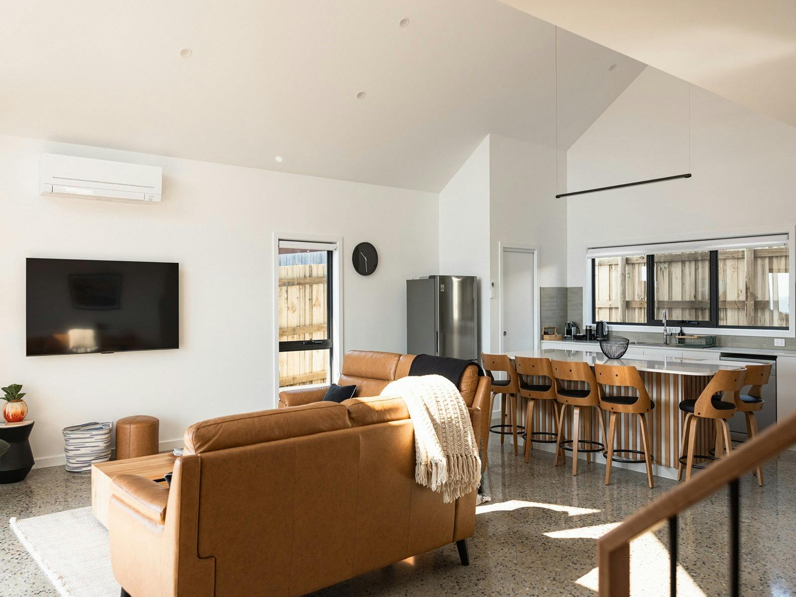 Lounge/Dining