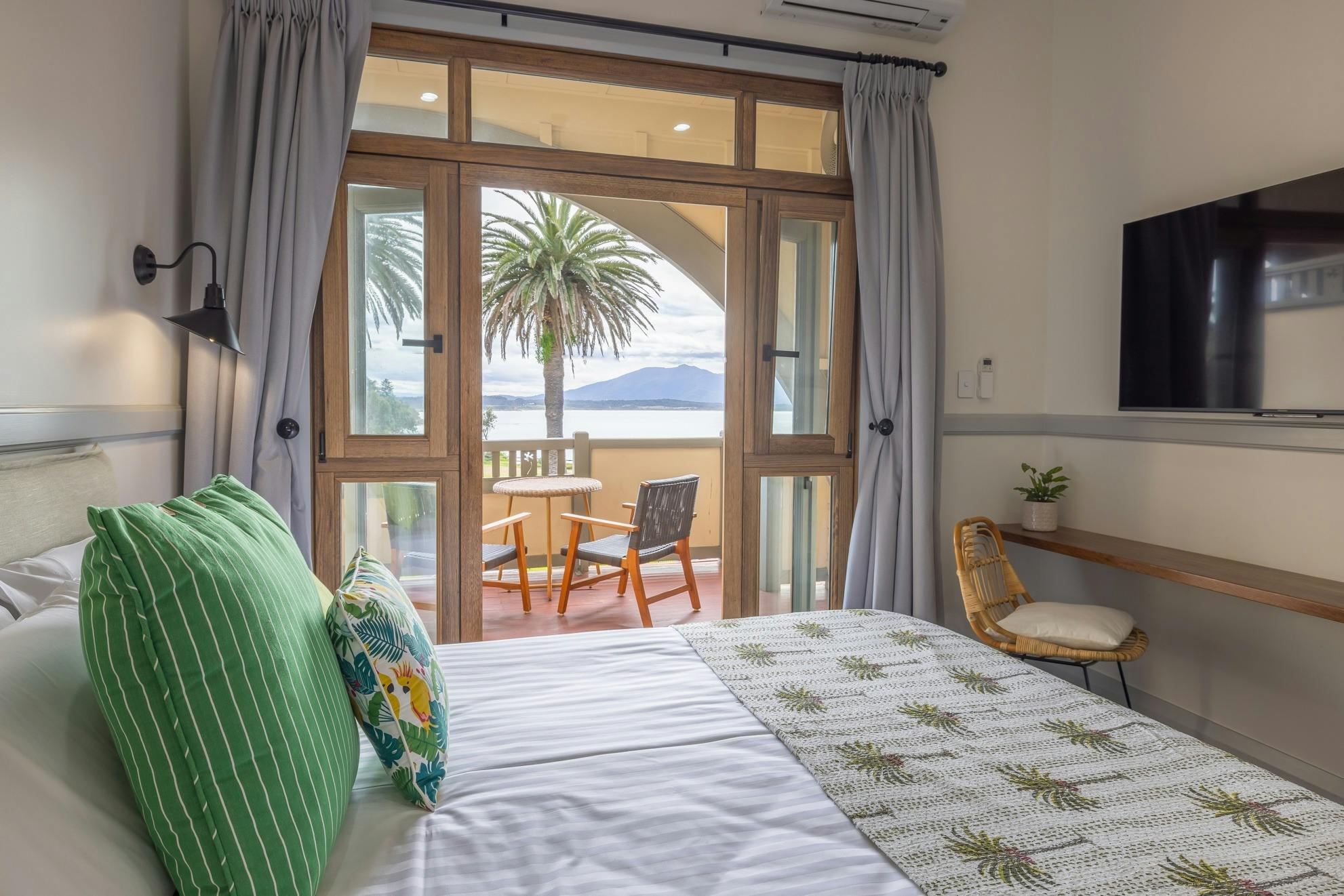 Ocean View Queen Room (Hotel)