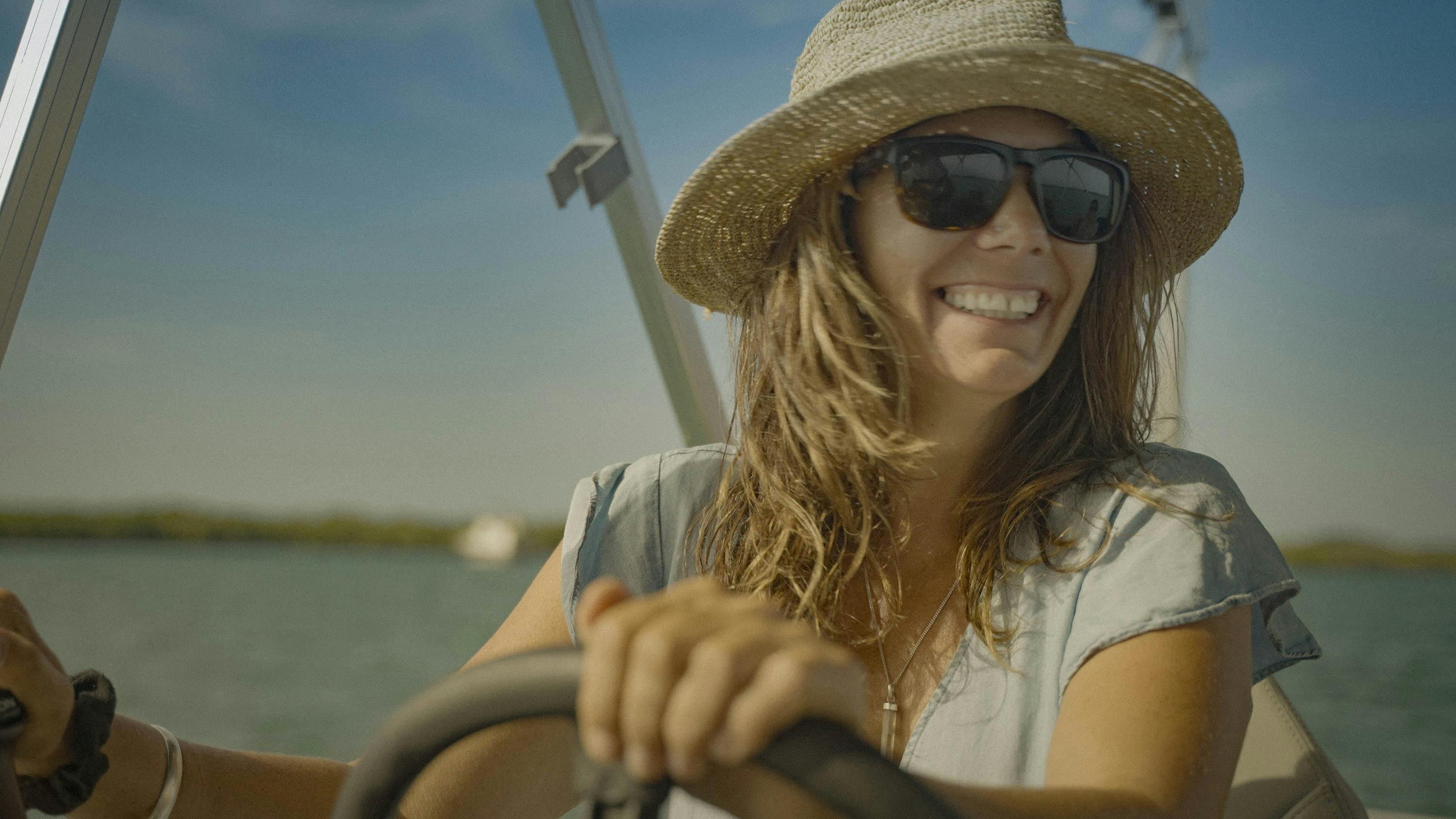 Salty Life 1770 - Luxury BBQ pontoon boat hire