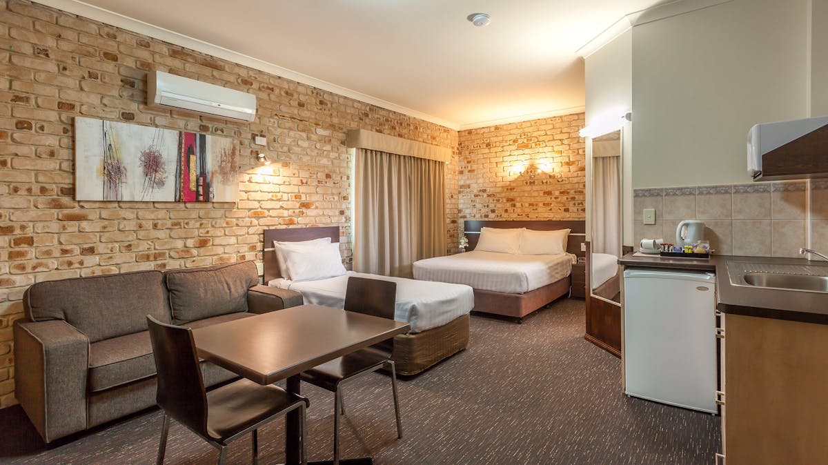 Highlander Motor Inn