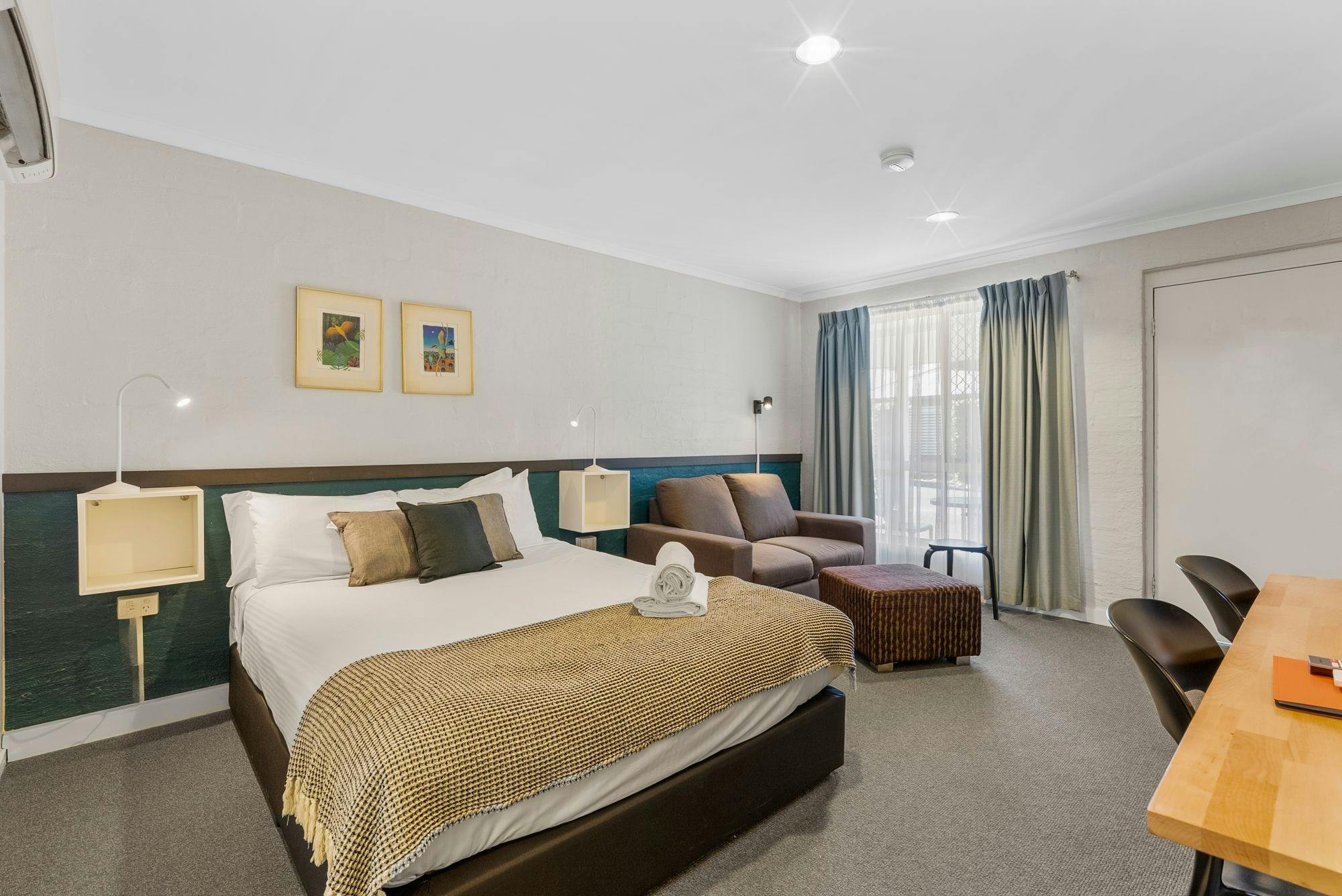 Standard Queen Room