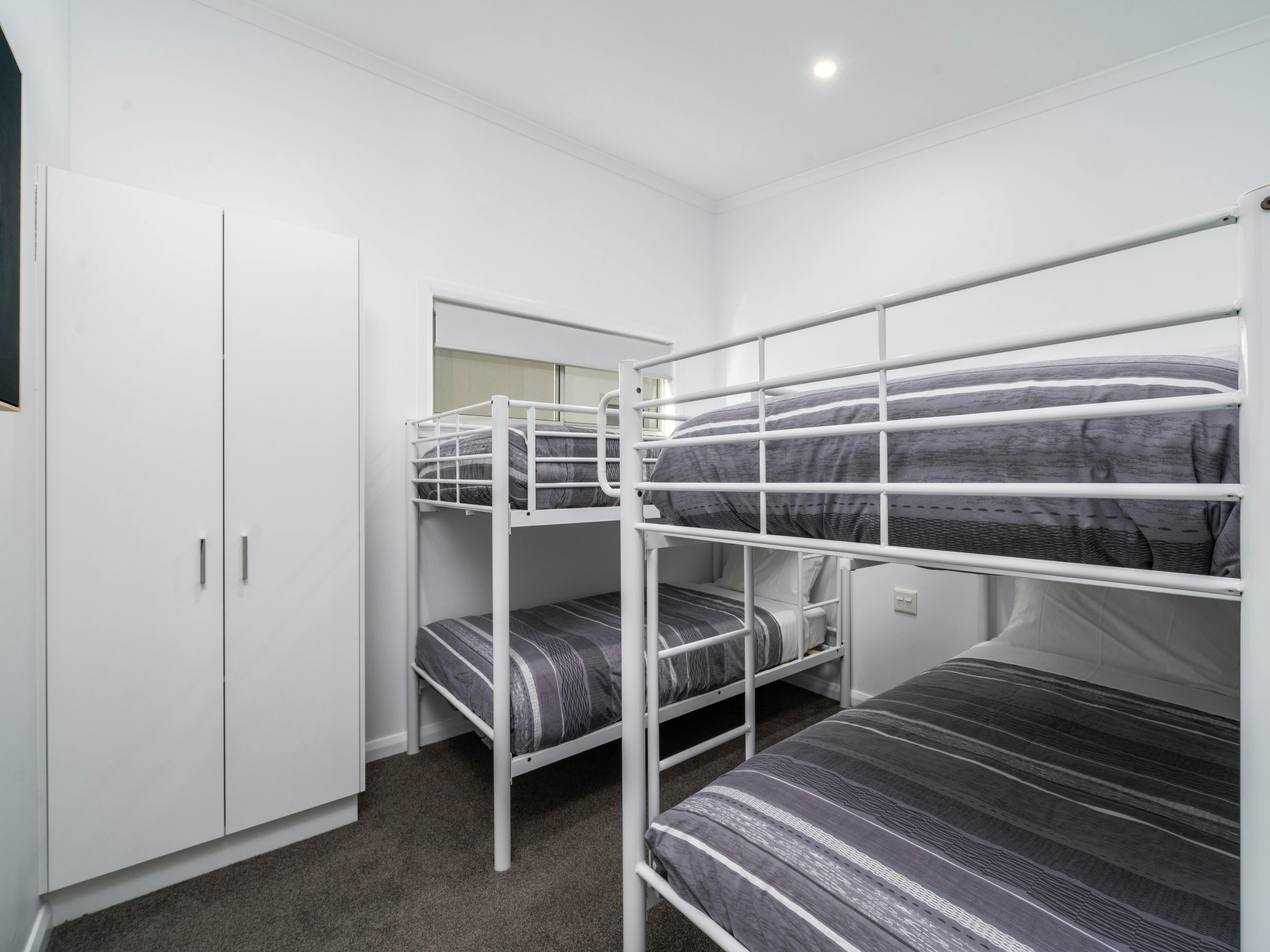 Premium family cabin - second bedroom with bunks