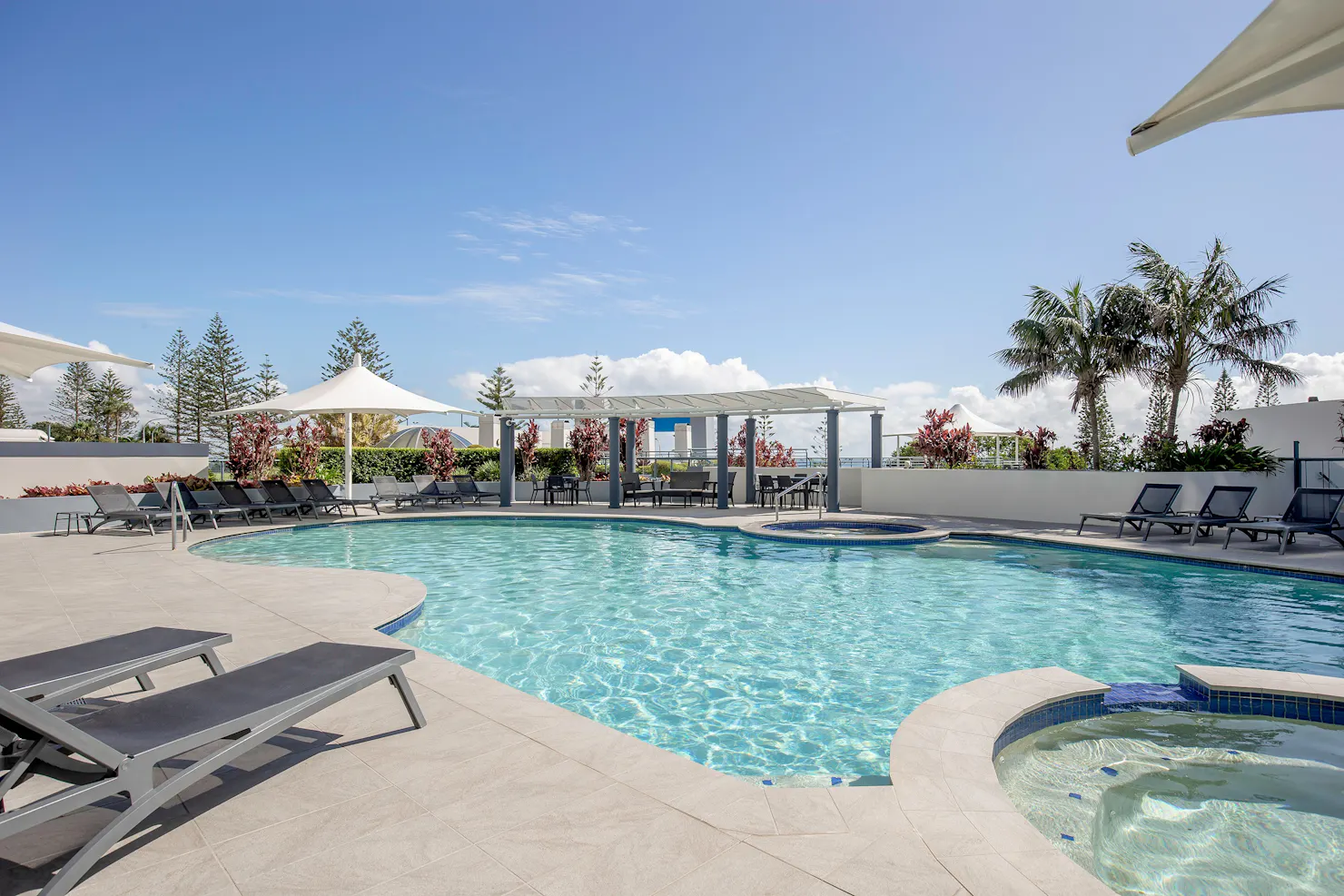 Mantra Mooloolaba Beach - Swimming Pool