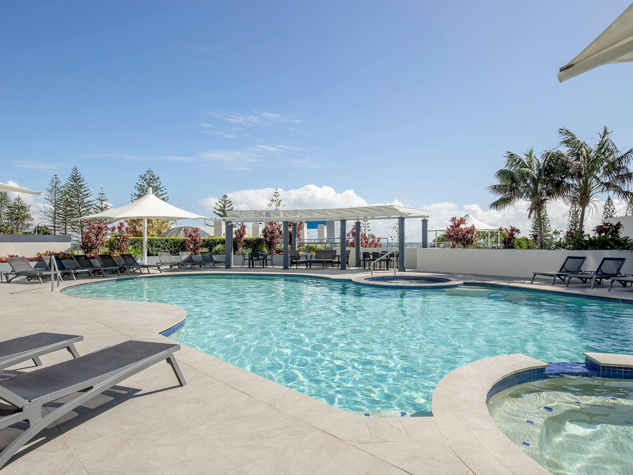 Mantra Mooloolaba Beach - Swimming Pool Mantra Mooloolaba Beach - Swimming Pool
