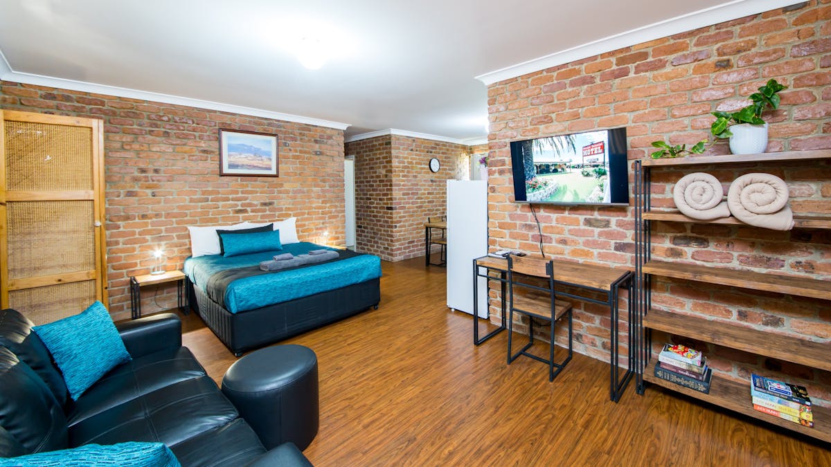 Spacious Family Unit with Queen bed in open plan area & 2 Single beds in the bedroom. Sleeps 4.