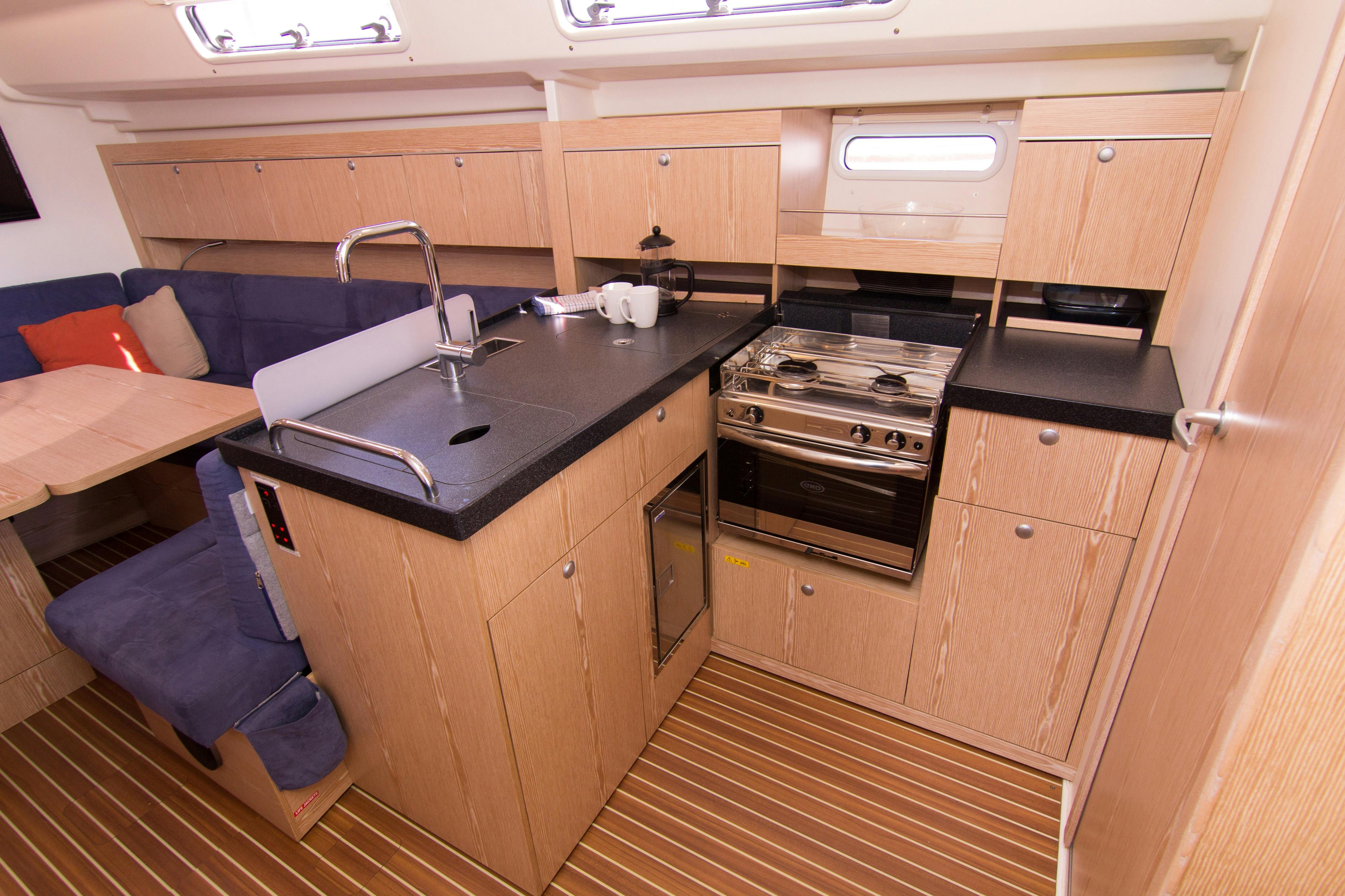 Hanse 41 - '2 Easy', Galley
