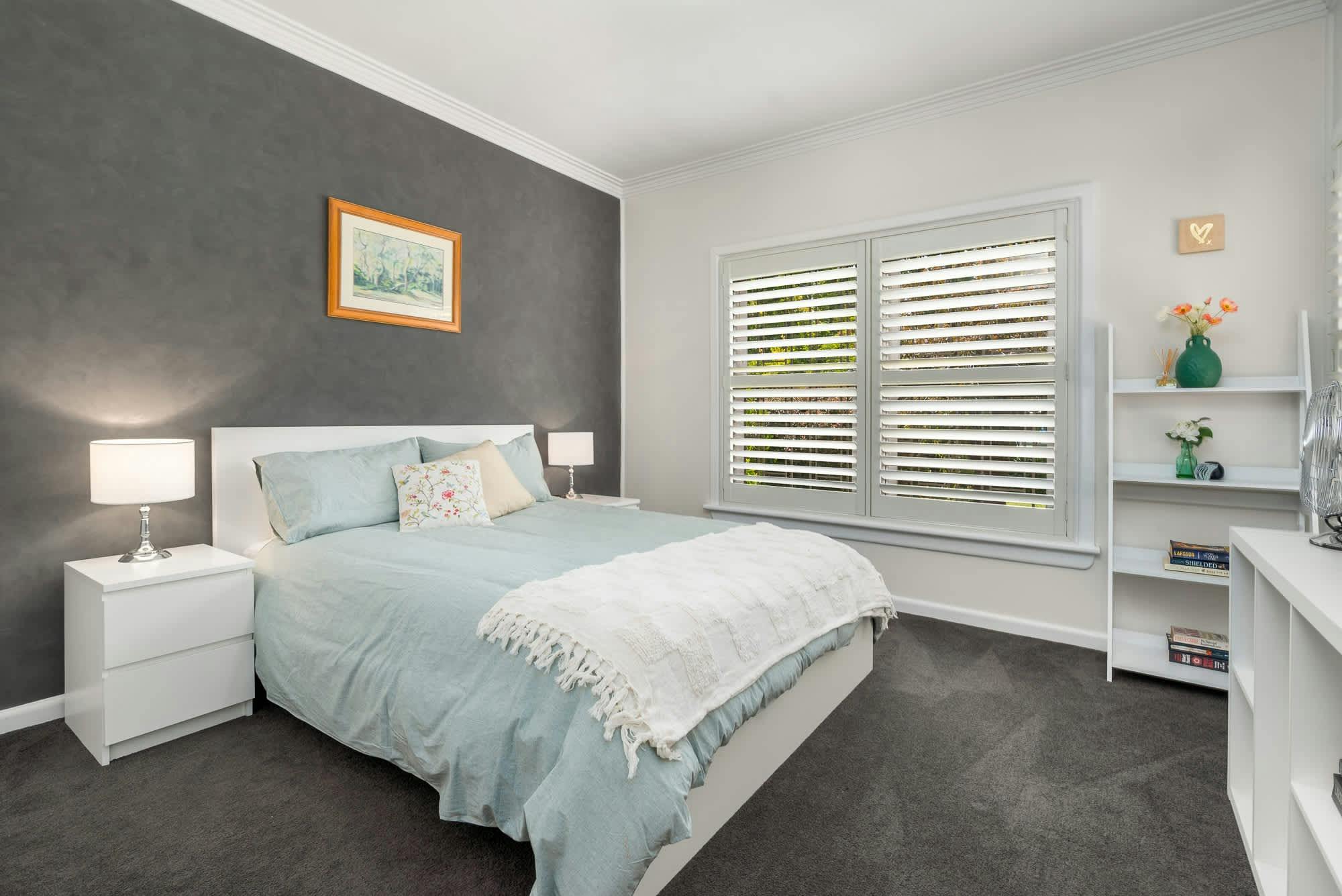 Cosy modern main bedroom, great comfy getaway.