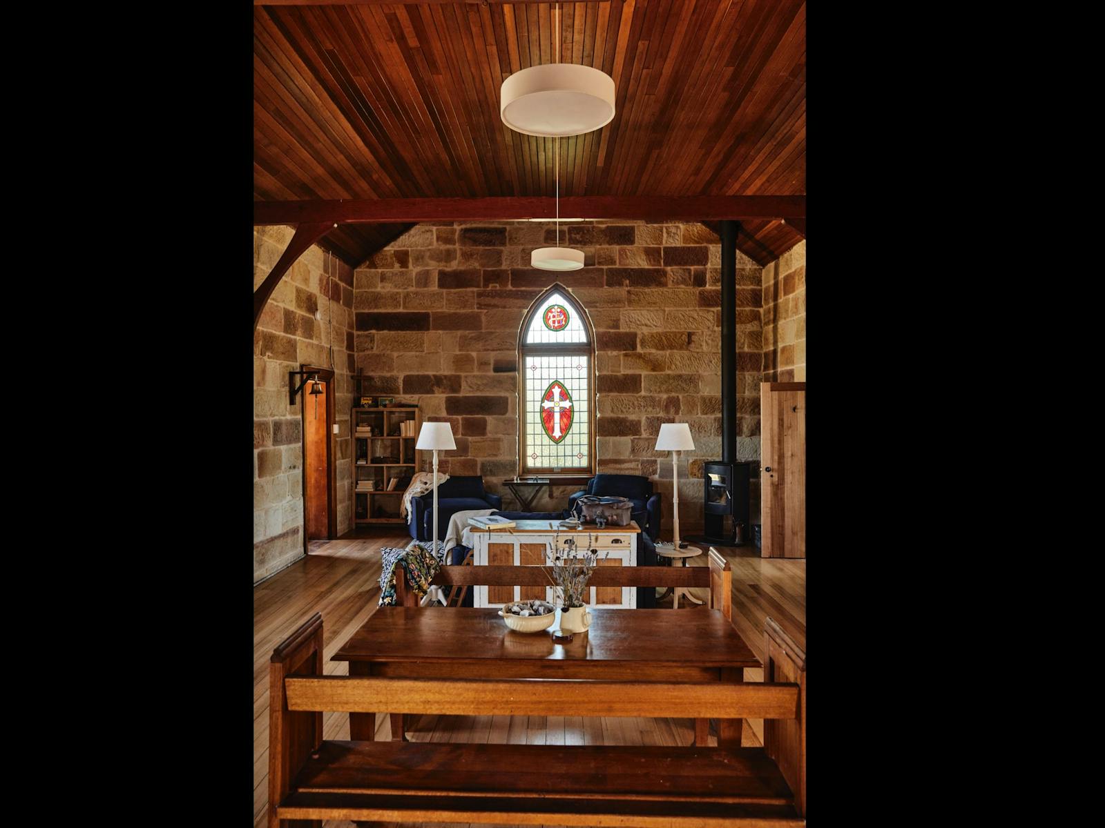 pews dining heritage window